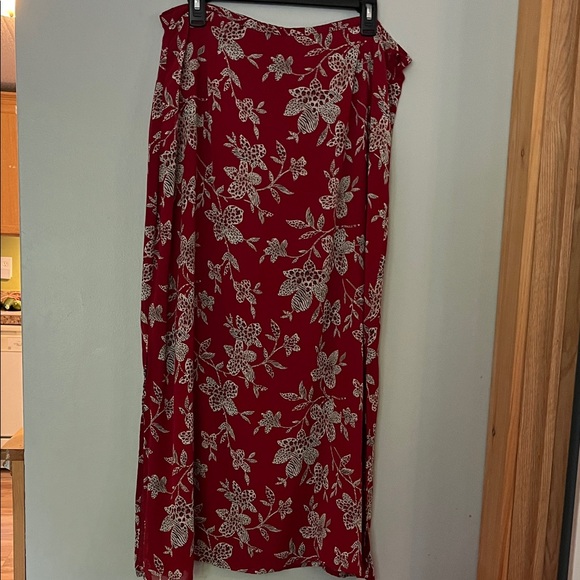 Kathie Lee Collection Asymmetrical Red Floral Skirt - Picture 1 of 6